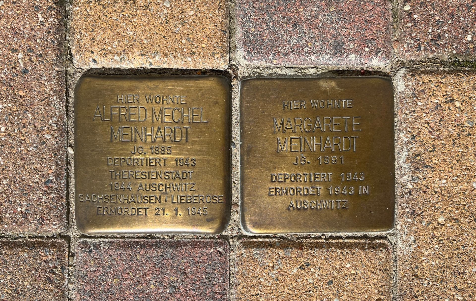 Foto: 2 Stolpersteine der Familie Meinhardt Foto: 2 Stolpersteine der Familie Meinhardt