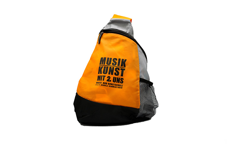 Foto: Rucksack orange MKS Merch vorne