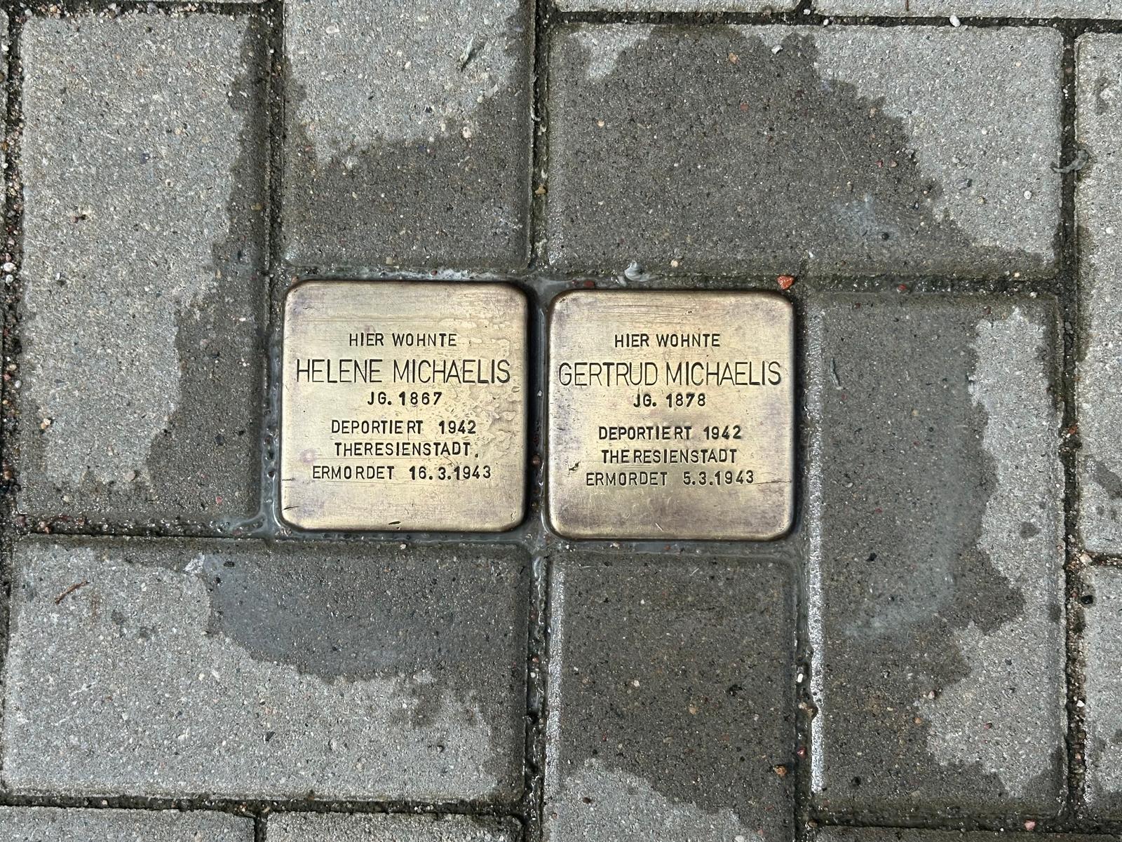 Foto: 2 Stolpersteine der Familie Michaelis Foto: 2 Stolpersteine der Familie Michaelis