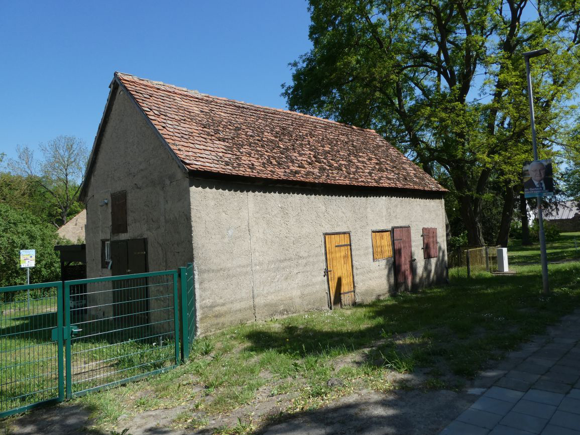 Foto: einstöckiges kleines Gebäude
