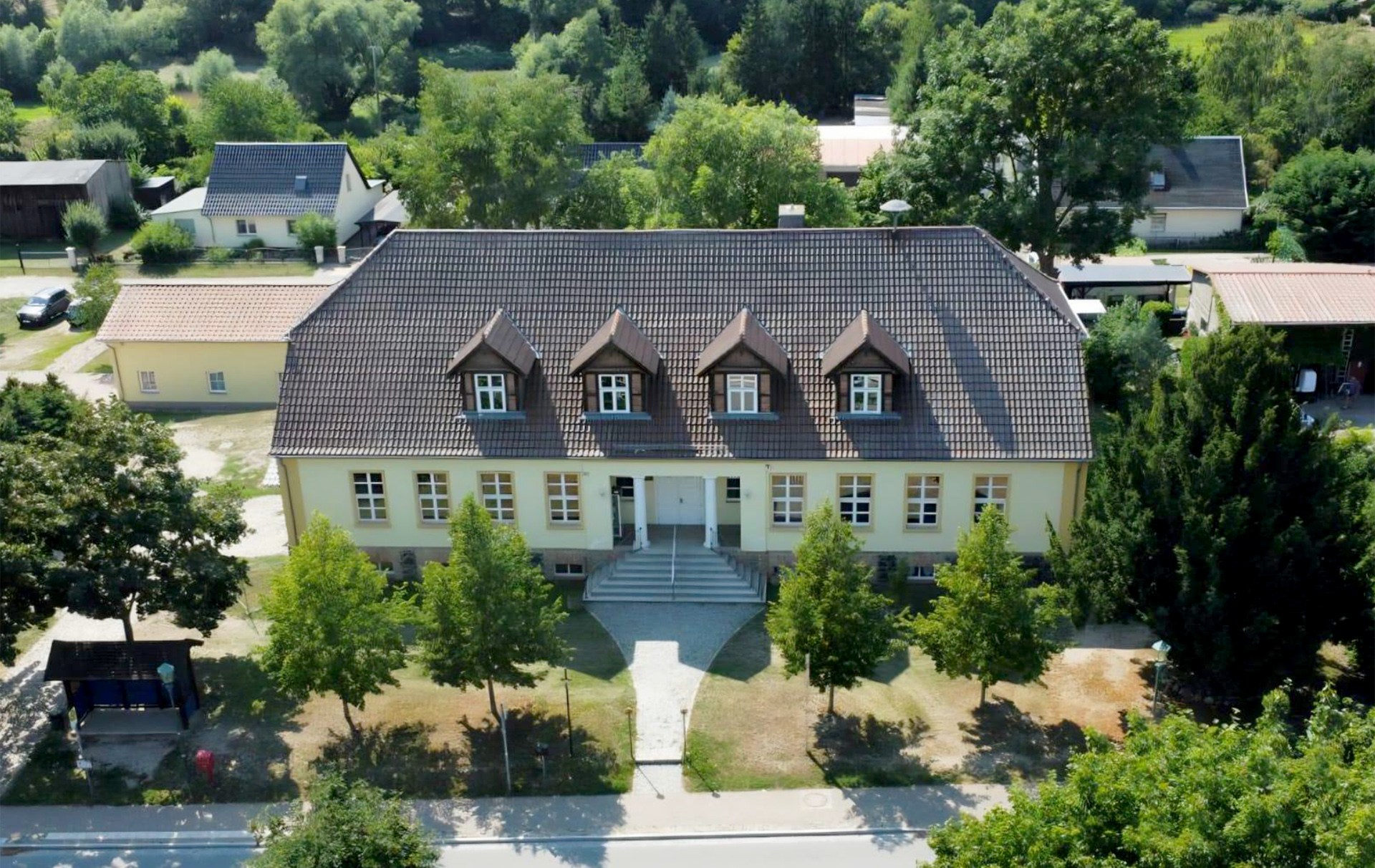 Foto: Blick auf das Gutshaus von oben Foto: Blick auf das Gutshaus von oben