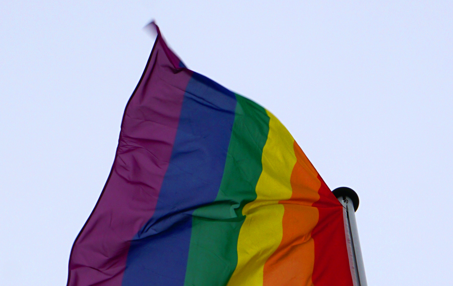 Foto: gehisste Regenbogenfahne Foto: gehisste Regenbogenfahne