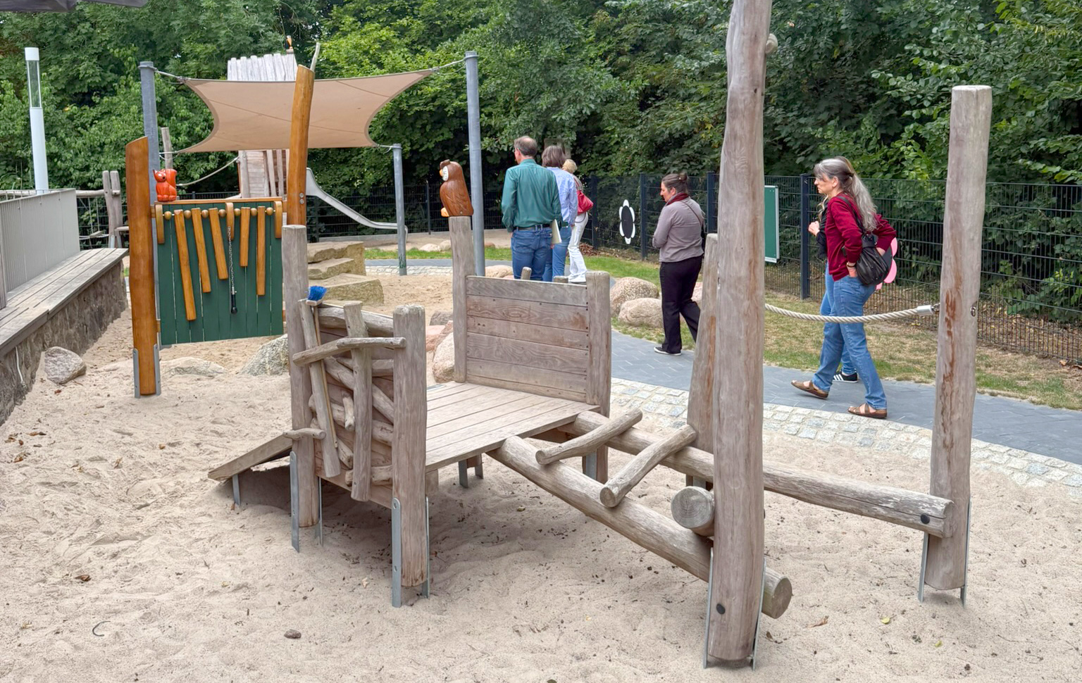 Foto: Spielgerät aus Holz Foto: Spielgerät aus Holz