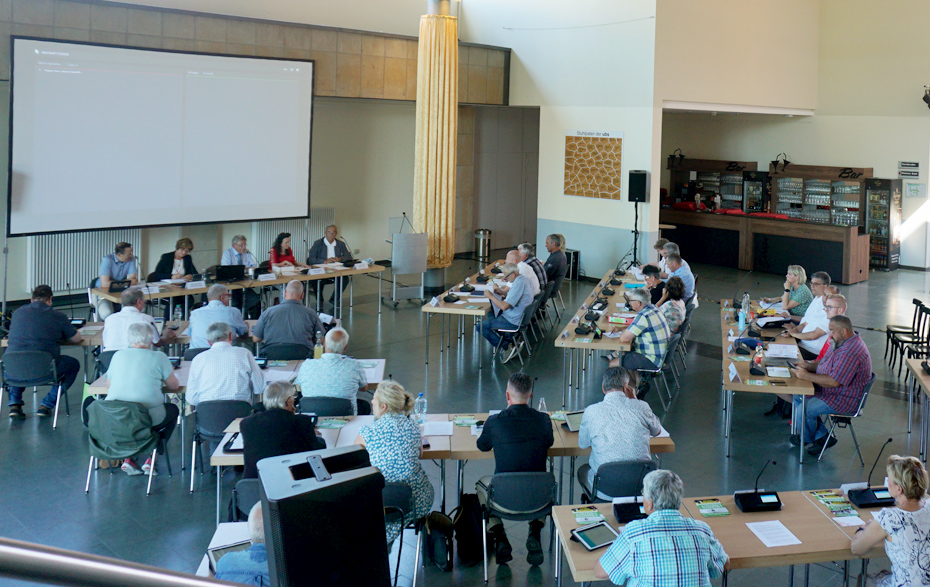 Foto: Stadtverordnete und Präsidium im Hauptfoyer Foto: Stadtverordnete und Präsidium im Hauptfoyer
