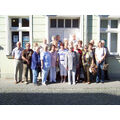 Foto: Gruppenfoto vor dem Museum