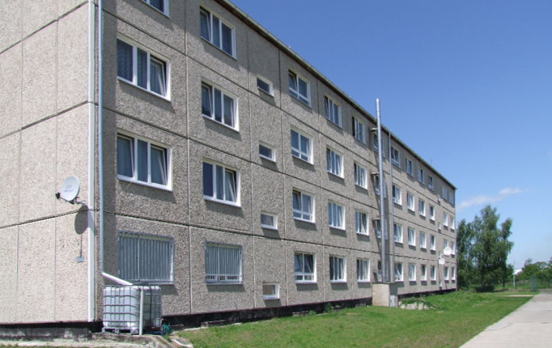 Foto: 4-geschossiger Plattenbau Foto: 4-geschossiger Plattenbau