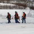 Foto vom 22. März 2013: Vier Männer auf dem Weg zum Schneeeinsatz. Foto vom 22. März 2013: Vier Männer auf dem Weg zum Schneeeinsatz.