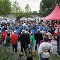 Foto: Massen am Bollwerk vor der Brücke