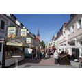 Foto: Besucher in der Vierradener Straße Foto: Besucher in der Vierradener Straße