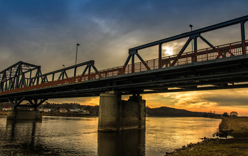 Foto: Oderbrücke im Abendlicht Foto: Oderbrücke im Abendlicht