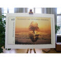 Foto: Die Briefmarke im Großformat auf einer Staffelei. Foto: Die Briefmarke im Großformat auf einer Staffelei.