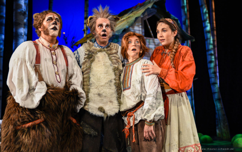 Foto: 4 Schauspieler im Kostüm Foto: 4 Schauspieler im Kostüm