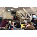 Foto: Kindern wird vorgelesen